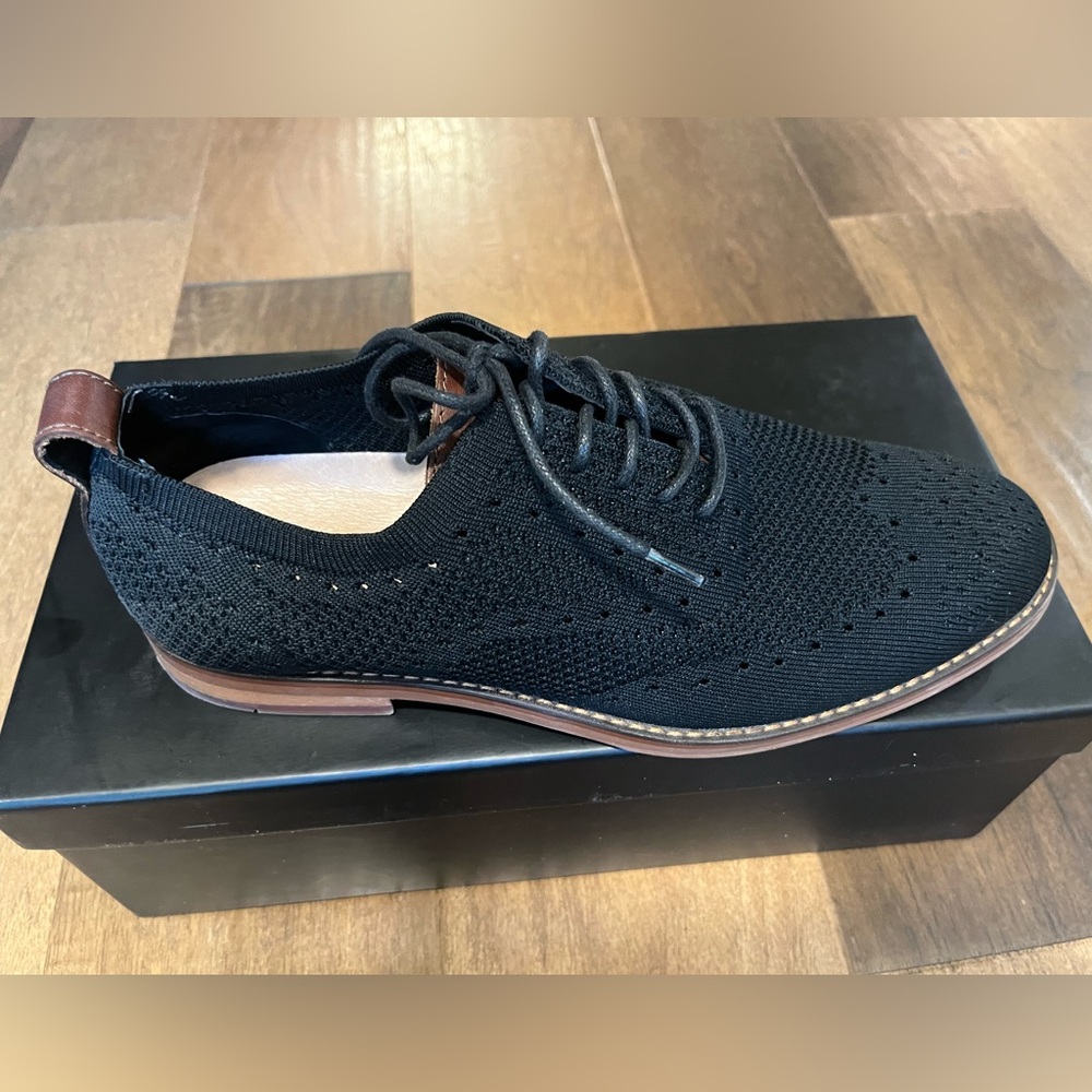 Moretti โAshlandโ shoes with trendy mesh top and red soles. - Picture 4 of 8